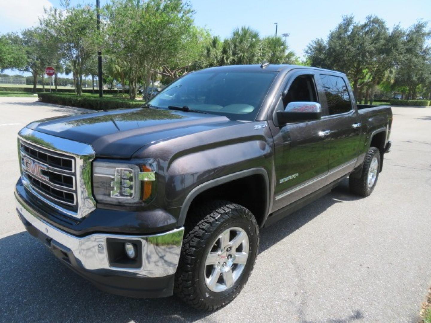 2014 /Black GMC Sierra 1500 SLT Crew Cab 2WD (3GTP1VEC2EG) with an 5.3L V8 OHV 16V engine, 6-Speed Automatic transmission, located at 4301 Oak Circle #19, Boca Raton, FL, 33431, (954) 561-2499, 26.388861, -80.084038 - Photo#17